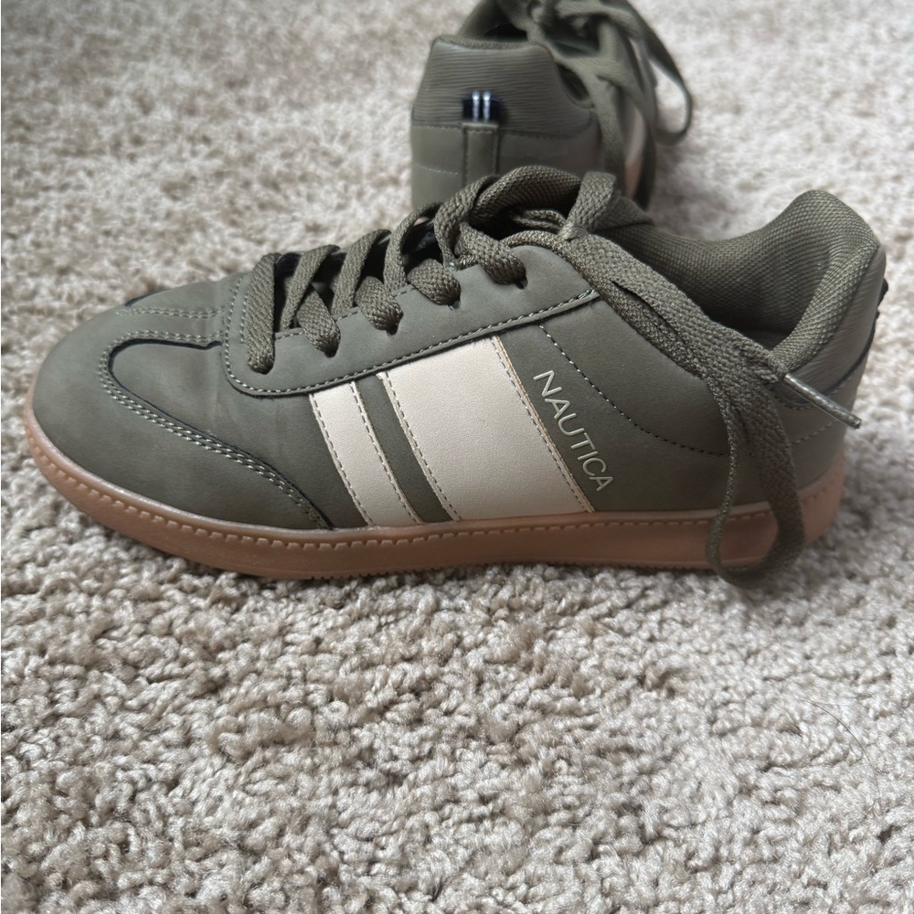 Nautica Kids Olive and Cream Sneakers Size 2